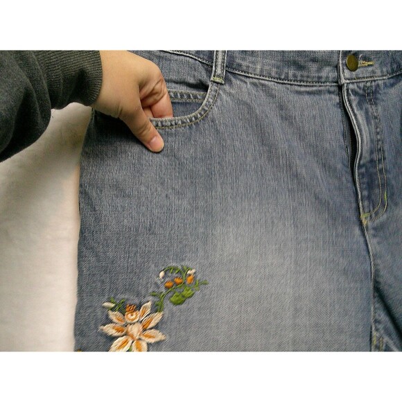 Liz Claiborne Boot Cut Jeans Size 14 Embroidered Flowers Blue Pockets Denim - Picture 7 of 16